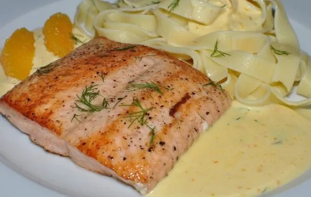 Lachs mit Orangen-Hollandaise