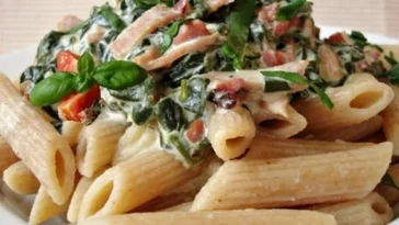 Pasta-mit-Spinat-Schinken-und-Sahne