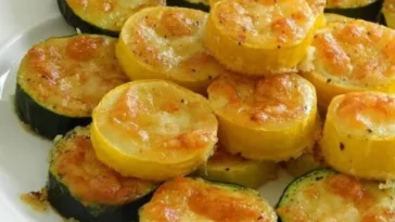 Zucchinischeiben mit Käse überbacken