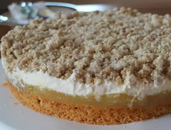 Apfeltorte mit Haselnuss-Streusel