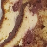 Marmorkuchen-mit-Sauerkirschen-und-Frischkasekern