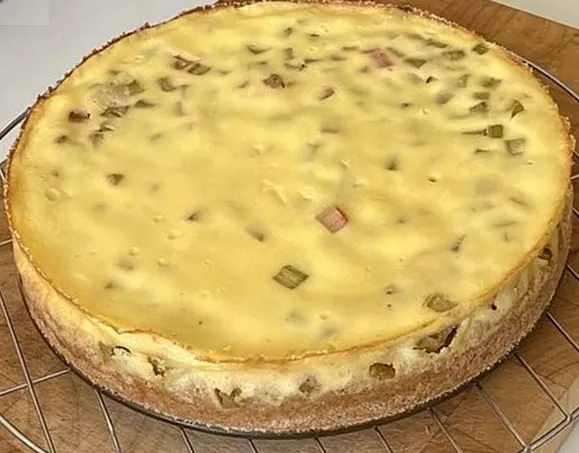 Rhabarberkuchen-mit-Saure-Sahne–Guss