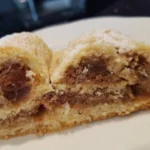 Topfenstollen-mit-Marzipan-Spekulatiusfulle