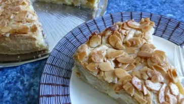 Bienenstich Apple Pie