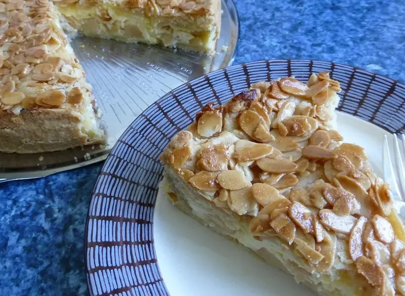 Bienenstich Apple Pie