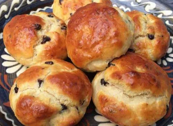 MILCHBRÖTCHEN MIT SCHOKOLADENSTÜCKCHEN