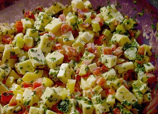 Paprika Gouda Salat