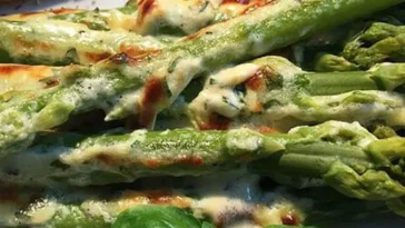 Albertos grüner Spargel mit Parmesancreme