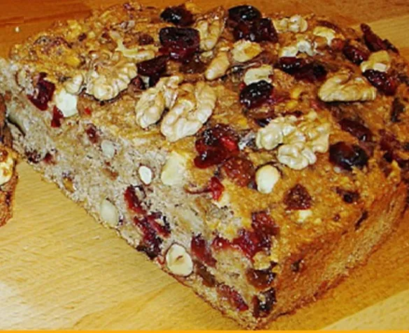 Apfelbrot mit getrockneten Cranberries