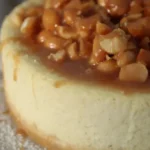 Cheesecake mit karamellisierten Macadamianüssen