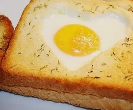 Eier im Toastbrot