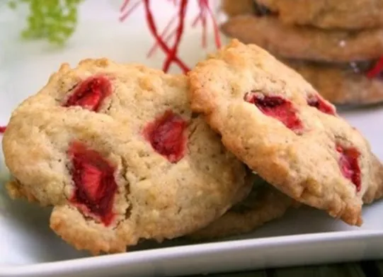 Erdbeer Zitronen Cookies mit weißer Schokolade