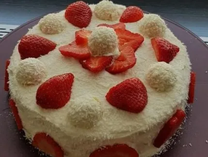 Erdbeer Raffaelo Torte