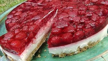 Erfrischende Sommertorte mit Himbeeren