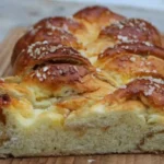 Hefezopf mit Butter und Zimtzucker