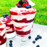 MASCARPONE JOGHURTCREME MIT BEEREN