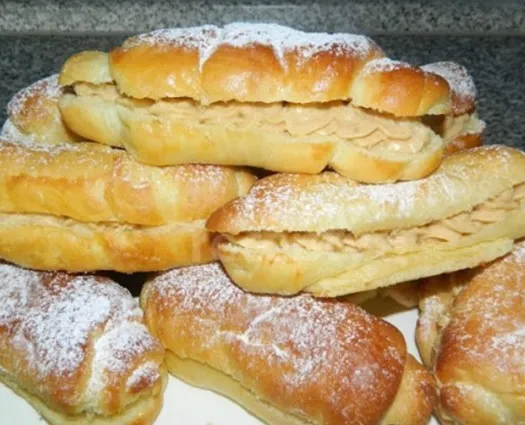 Unvergessliche Hefebrötchen mit Vanillecreme