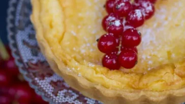 Vanille Tarte mit Johannisbeeren