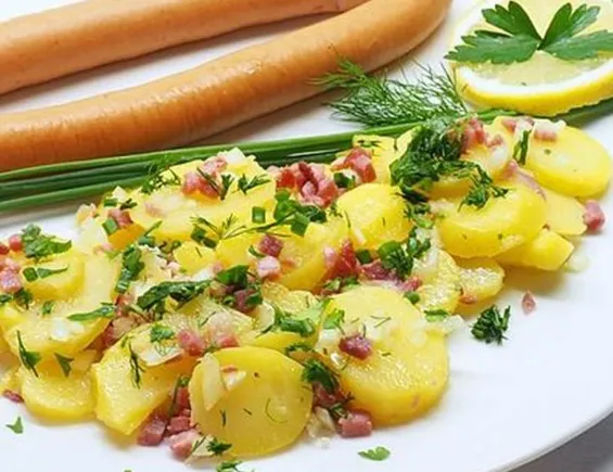 Warmer Kartoffelsalat mit Speck