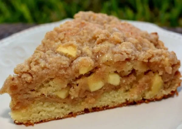 Apfel-Blechkuchen mit Zimt-Streuseln