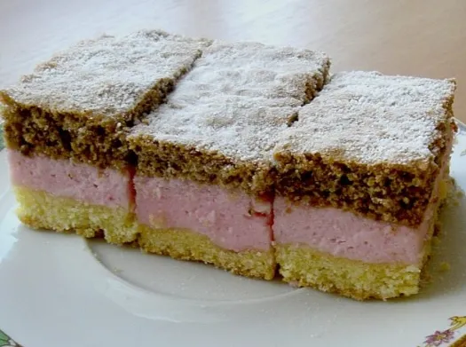 Dreifarbiger Quarkkuchen