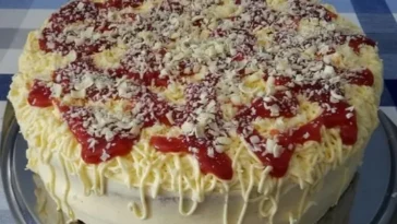 Erdbeer Spaghettieis Torte