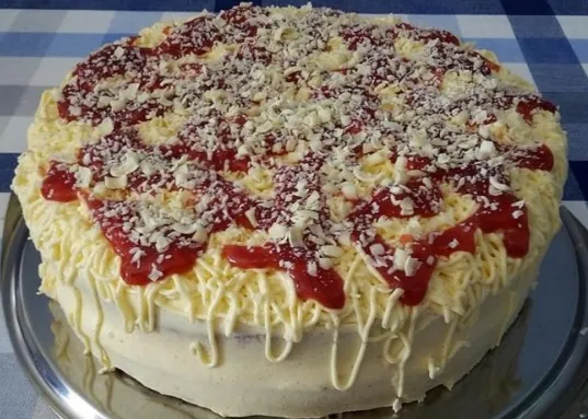 Erdbeer Spaghettieis Torte