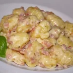 Gnocchi mit Käse-Knoblauch-Schinken-Soße