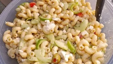 Griechischer Nudelsalat