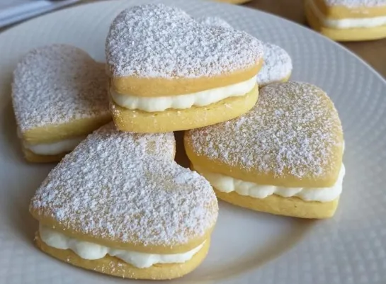 HERZ-PLÄTZCHEN mit Milchcremefüllung