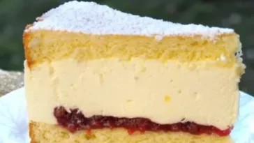 Preiselbeer-Käsesahnetorte