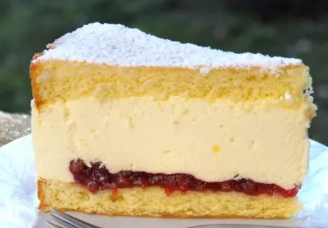 Preiselbeer-Käsesahnetorte