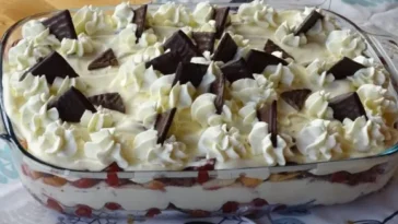 Schichtcreme mit Kirschen und After-Eight