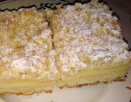 Streuselkuchen mit Pudding gefüllt