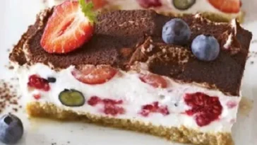 Beeren-Tiramisu- Kuchen