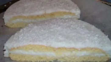 Gefüllter kokosmilchkuchen