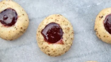 Haselnusskekse mit marmelade