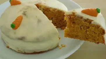 Karottenkuchen Rüblikuchen oder Möhrenkuchen