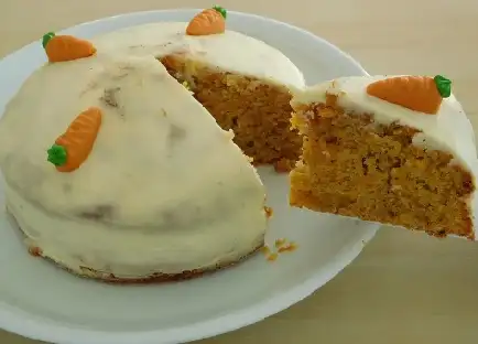 Karottenkuchen Rüblikuchen oder Möhrenkuchen