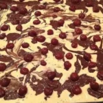 Marmorblechkuchen mit Kirschen