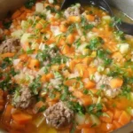 Möhreneintopf mit Hackfleischbällchen