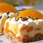 Nusskuchen mit Pfirsichcreme