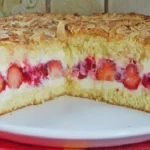 Pellwormer Bienenstich mit Erdbeeren