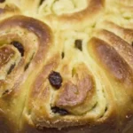 ROSENKUCHEN mit Rosinen und Buttercreme