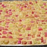 Rhabarberkuchen unter WolkenRhabarberkuchen unter Wolken