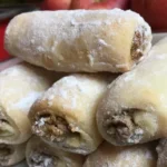 Saure-Sahne-Röllchen mit Pflaumenmus