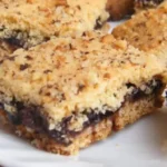 Tortenschnitten mit Kirschmarmelade