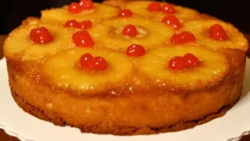 Umgedrehter Ananaskuchen