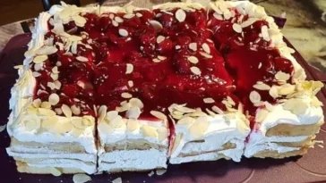 Waffeltorte mit Roter Grütze