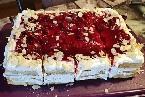 Waffeltorte mit Roter Grütze